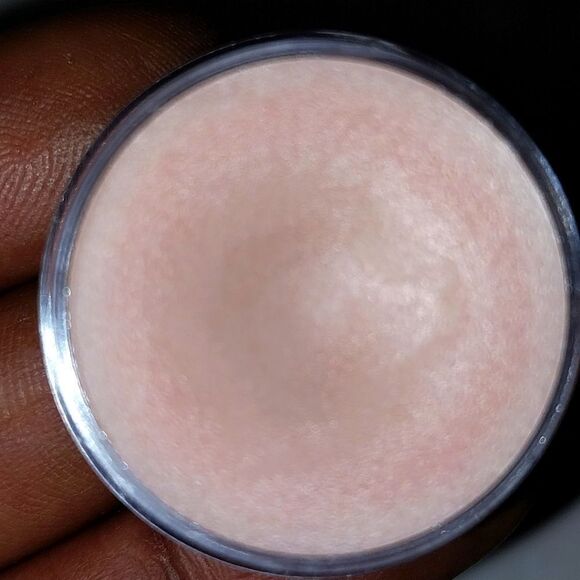 Hand crafted natural Strawberry lip balm - Picture 4 of 7